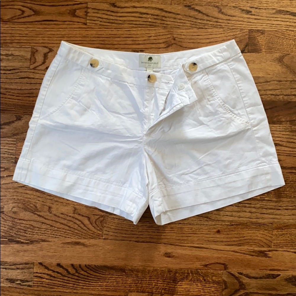 NEW Banana Republic white shorts